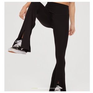 NWT OFFLINE BY AERIE REAL ME XTRA HIGH WAISTED SLIT FLAIR LEGGING